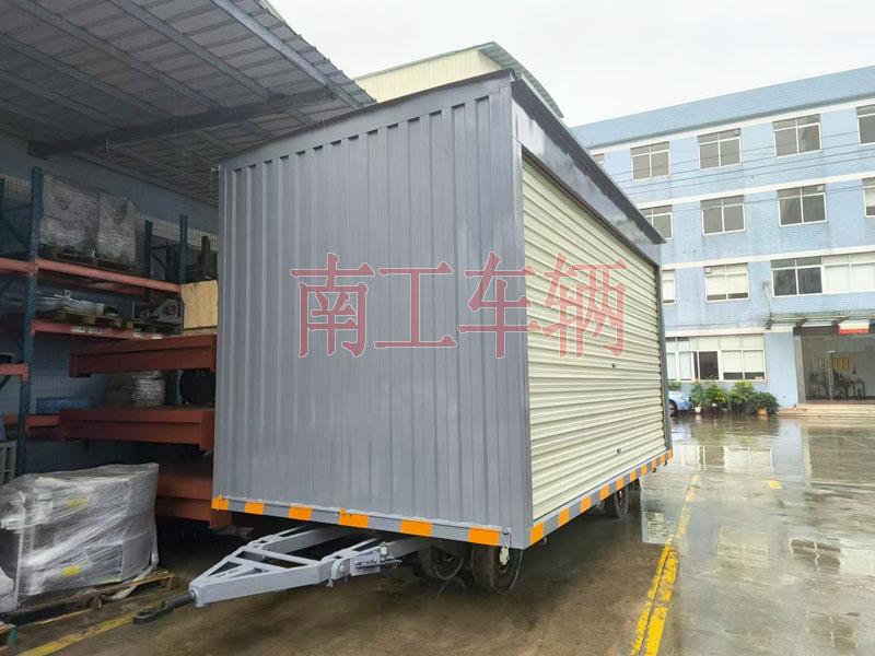 10吨箱式金年会（中国）两侧带卷帘门 牵引雨篷拖车