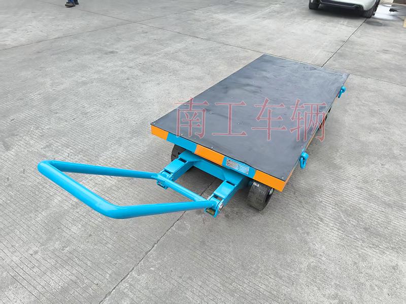 3吨小型金年会（中国） 带橡胶垫工具车