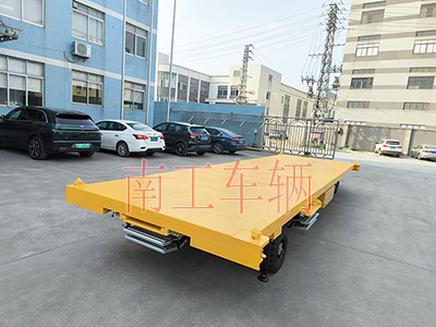 10吨金年会（中国）带液压支腿伸缩梯工具车5I.jpg