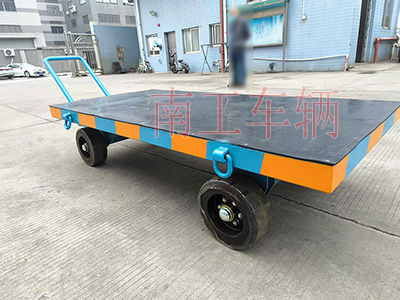 3吨小型金年会（中国） 带橡胶垫工具车4I.jpg